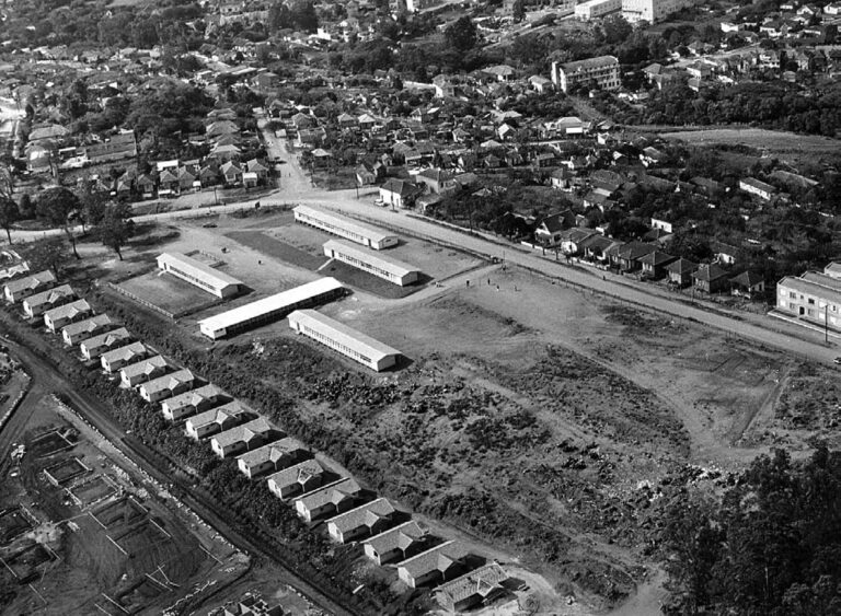 É comprado o terreno para a construção da sede da Escola no Alto Teresópolis